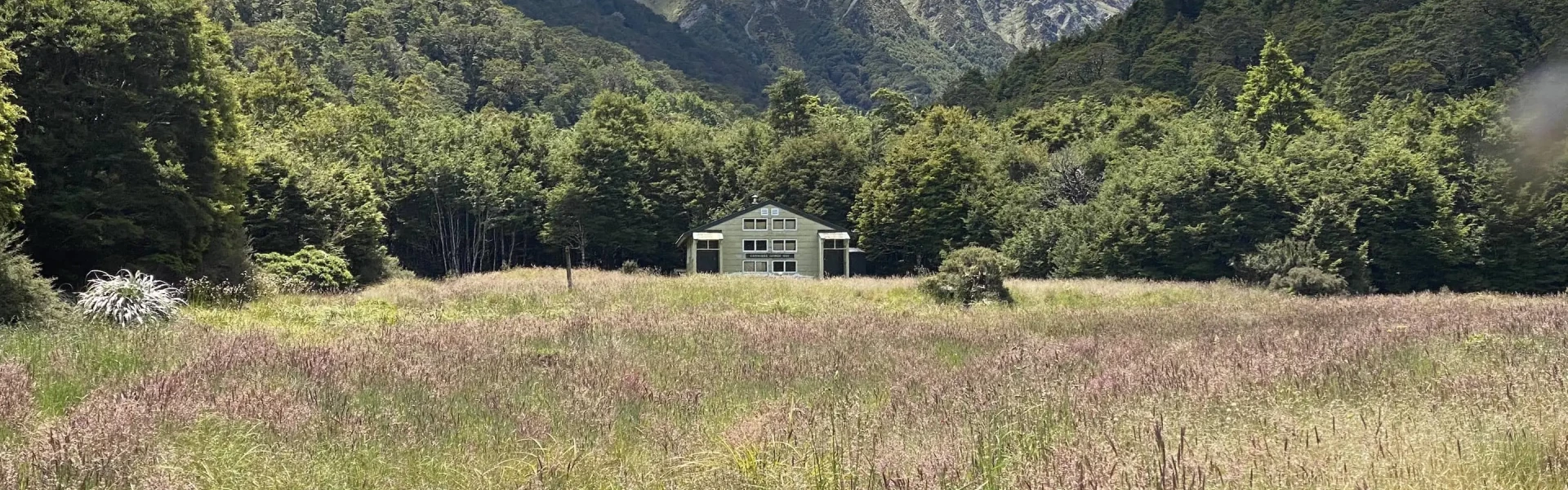Cannibal Gorge Hut.CAN.Ali Middleton