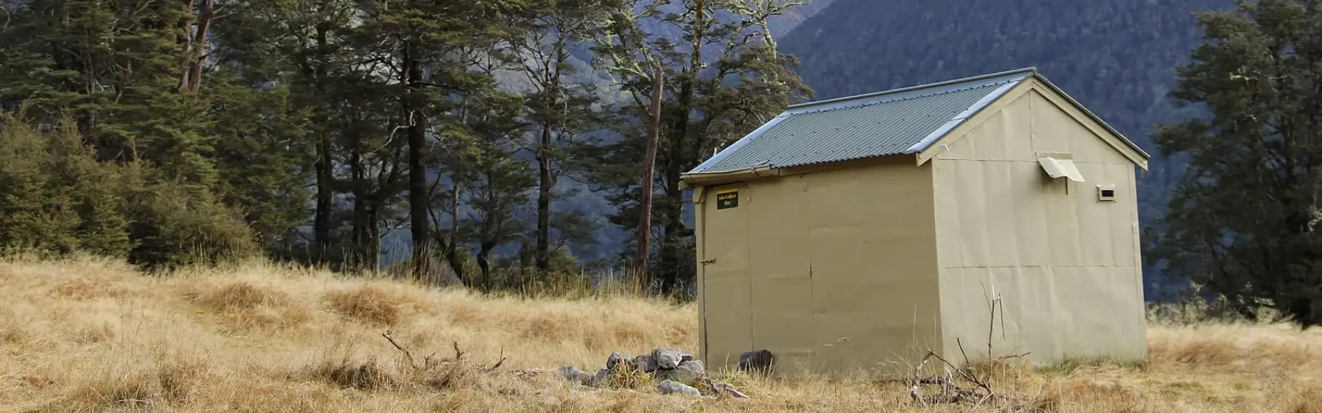 Christopher Ada Cullers Hut.CAN.Michal Klajban